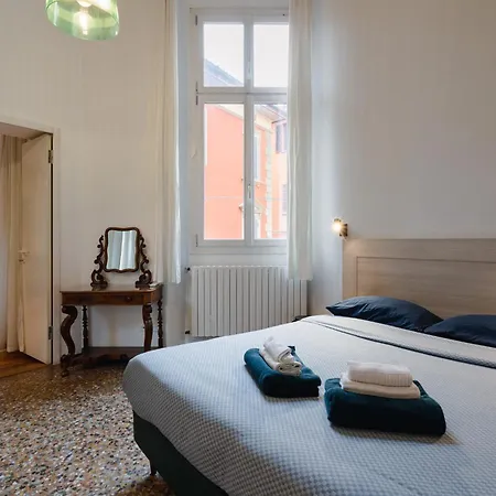 Palazzo Rialto Antique