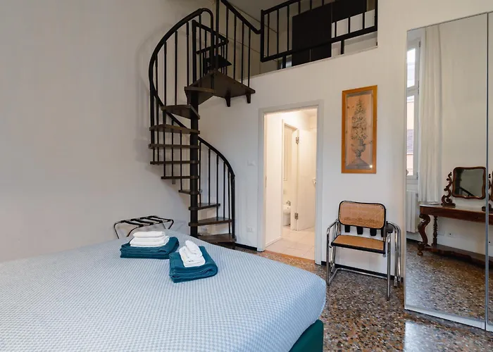 Palazzo Rialto Antique